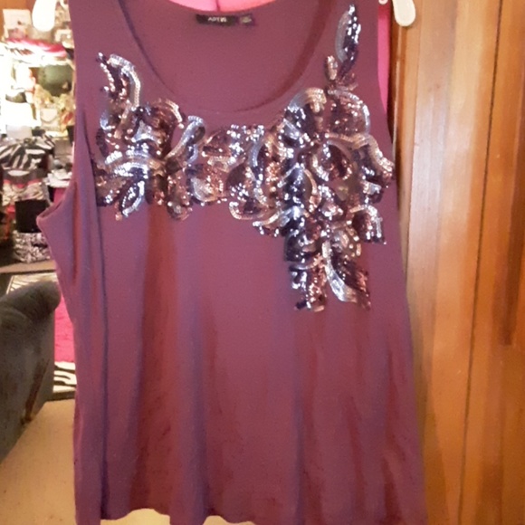 Top - Picture 1 of 3